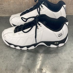 Men’s K-Swiss Black and White Leather Gym Shoe Size 9.5